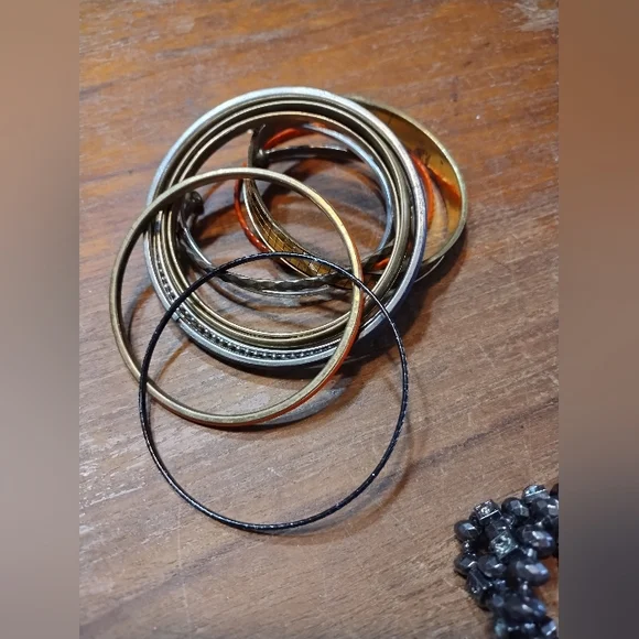 Job Lot of 18 Bracelets, Various Styles & Colours, Stretch, Bangle - Picture 11 of 15